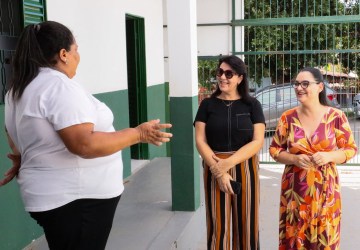 Primeira-dama visita unidades do Siminina em busca de melhorias