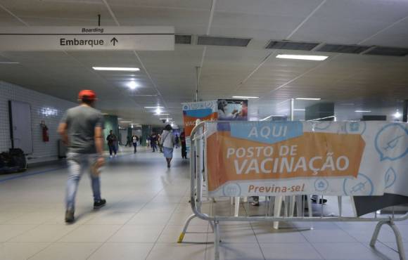 Saúde nega desabastecimento generalizado de vacinas no Brasil