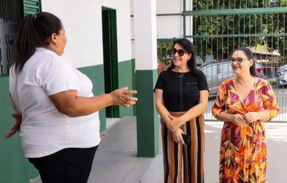 Primeira-dama visita unidades do Siminina em busca de melhorias