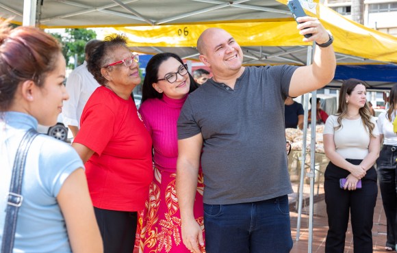 Prefeito anuncia ações continuadas para mulheres em evento na Praça Alencastro